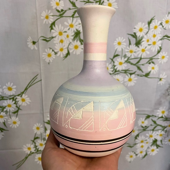 Vintage indigenous Navajo pastel stripe hand carved hand made pottery vase - Picture 5 of 7